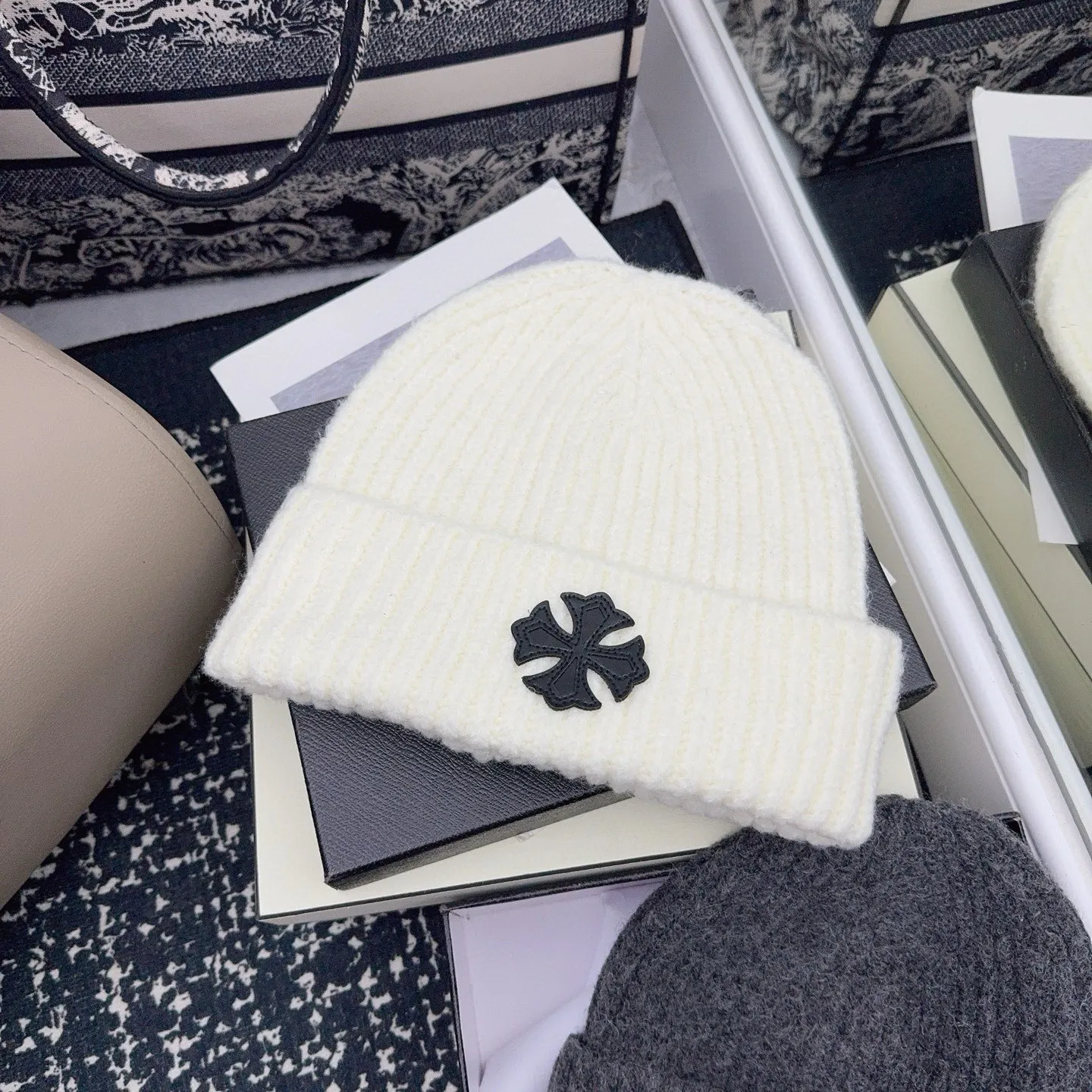 Internet celebrity style Croixin 🖤 Versatile woolen hat, same style for men and women, a must-have for sweet and cool outfits in autumn and winter‼ ️